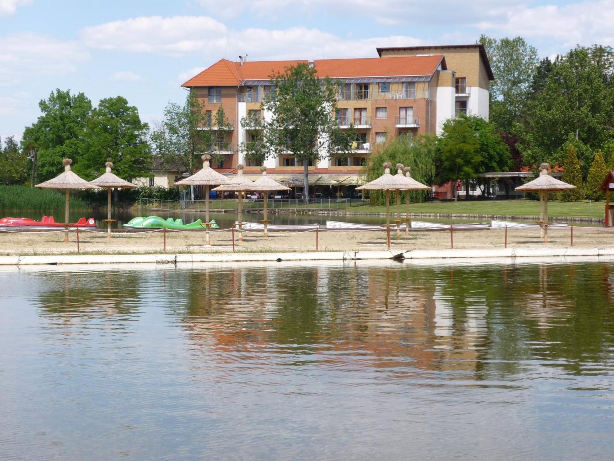 Hotel Corvus Aqua Orosháza Zewnętrze zdjęcie