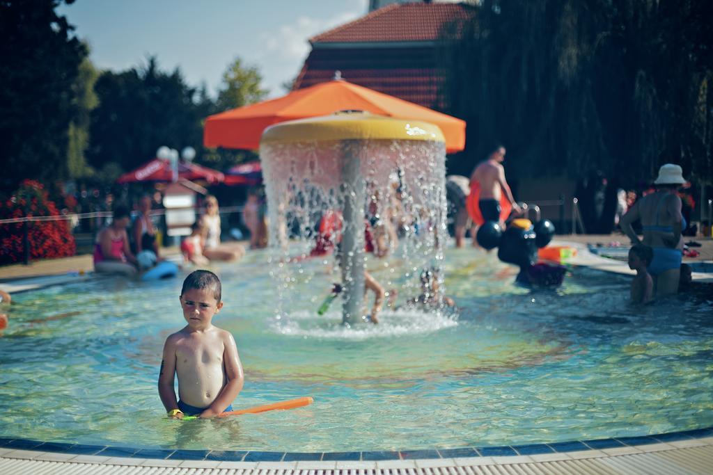 Hotel Corvus Aqua Orosháza Zewnętrze zdjęcie