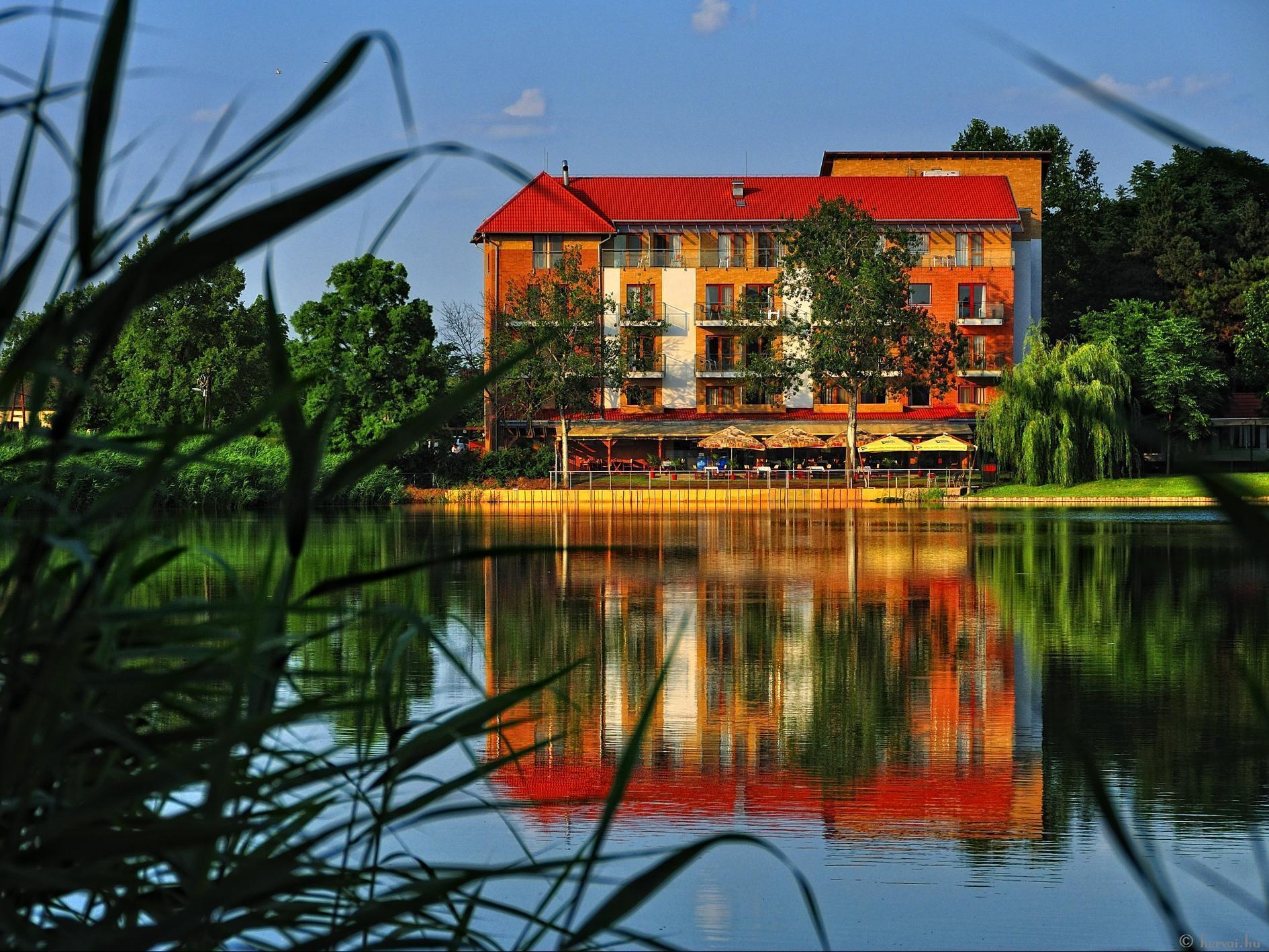 Hotel Corvus Aqua Orosháza Zewnętrze zdjęcie